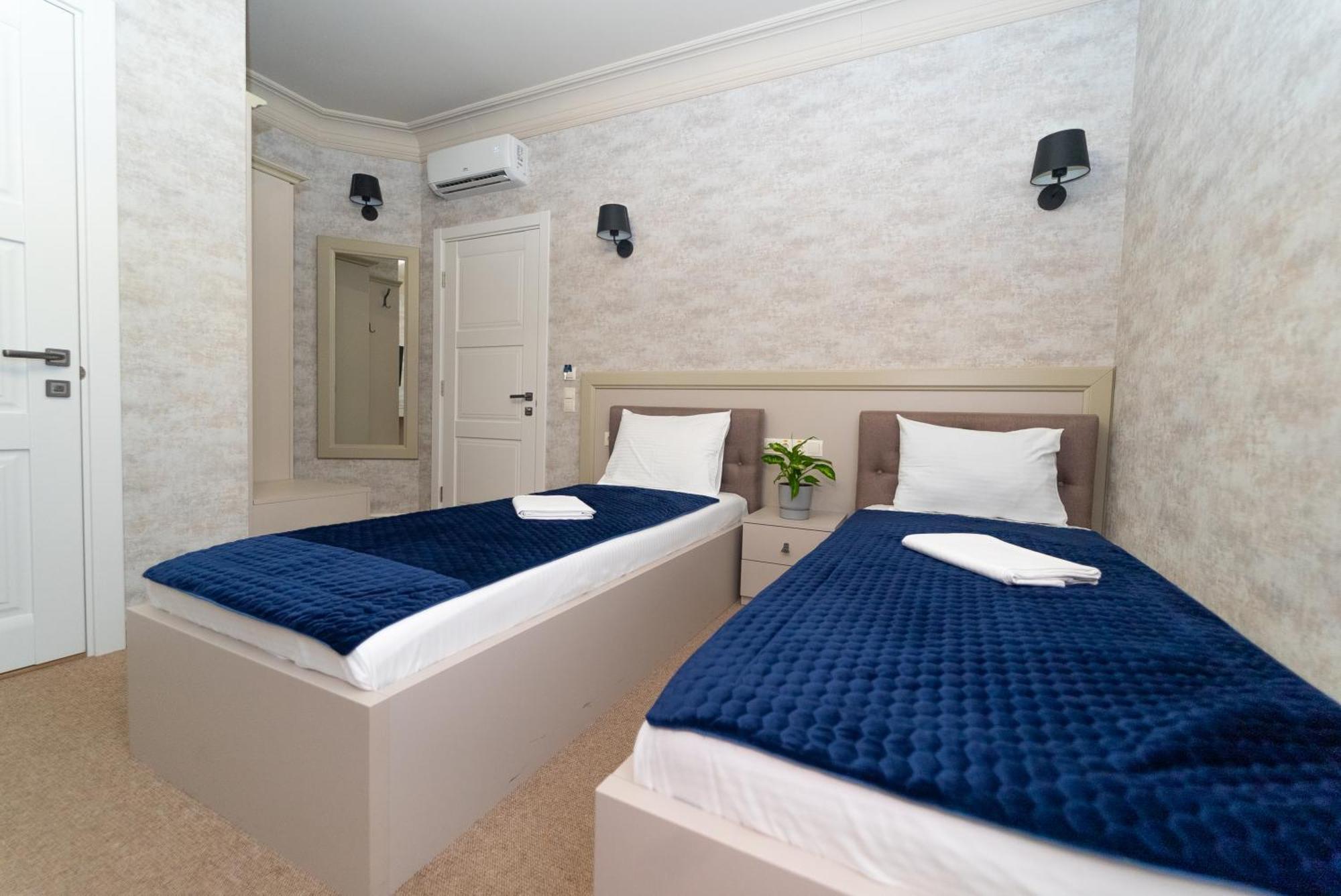 Maner Hotel Odesa Exterior foto